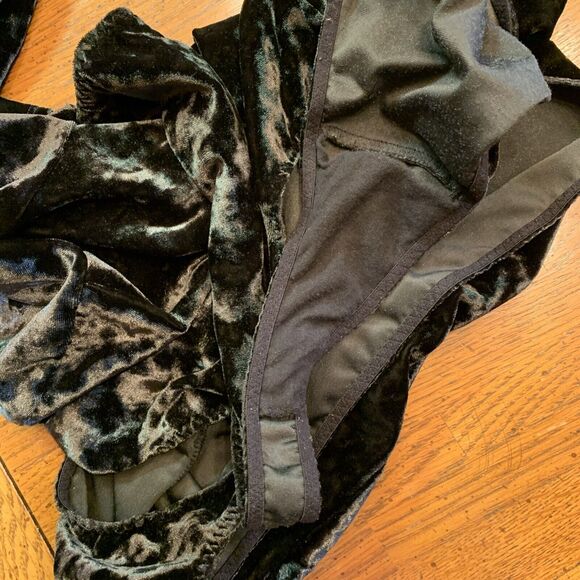 Victoria’s Secret Crushed Velvet Bodysuit Plunge Neck Open Back Cheeky XS/Small - Picture 11 of 11